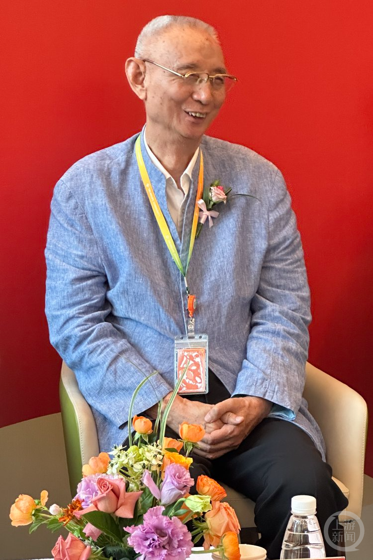 入住养老院后，重庆“前首富”尹明善首现身：养老院不是“孤老院”