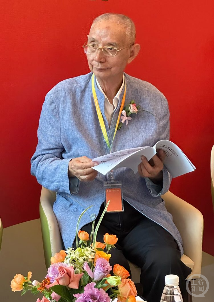 入住养老院后，重庆“前首富”尹明善首现身：养老院不是“孤老院”