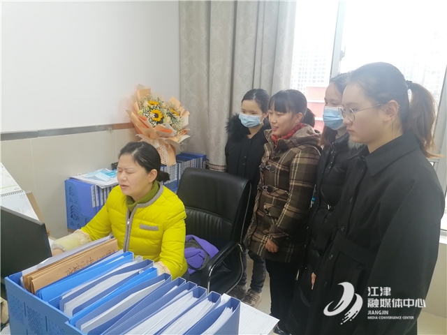 江津各界积极收听收看区第十五次党代会开幕会直播