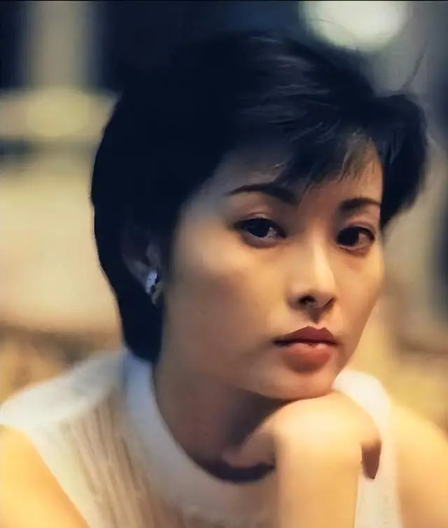 袁立与他同居12年，将美好的年华都给了他，他却选择和张怡宁结婚