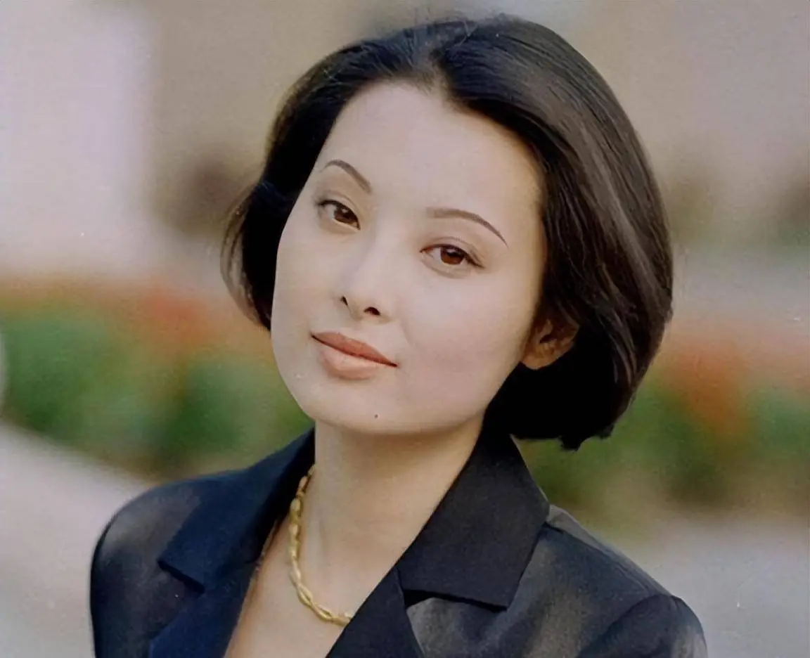 袁立与他同居12年，将美好的年华都给了他，他却选择和张怡宁结婚