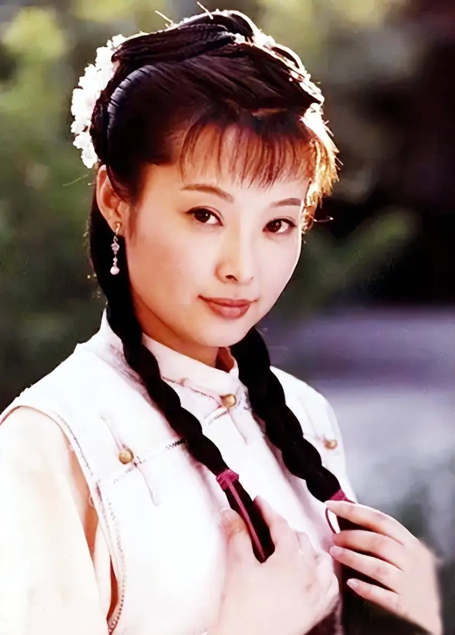 袁立与他同居12年，将美好的年华都给了他，他却选择和张怡宁结婚