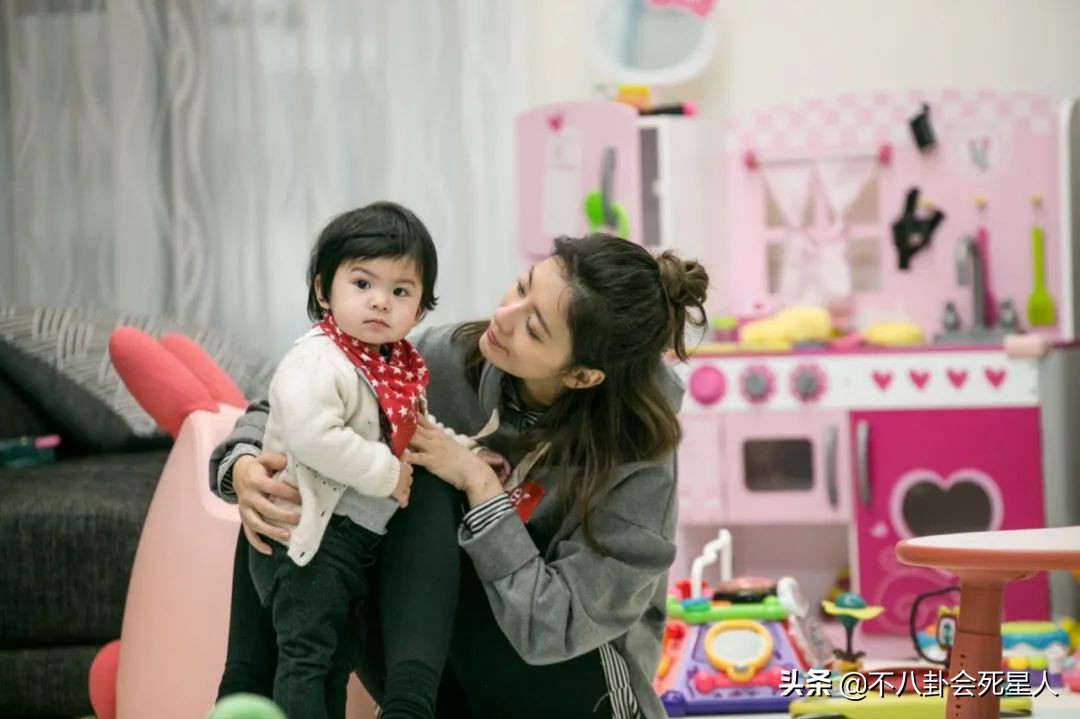 曾红极一时的台湾女星：林心如、贾静雯辛苦养家，陈乔恩恋爱脑