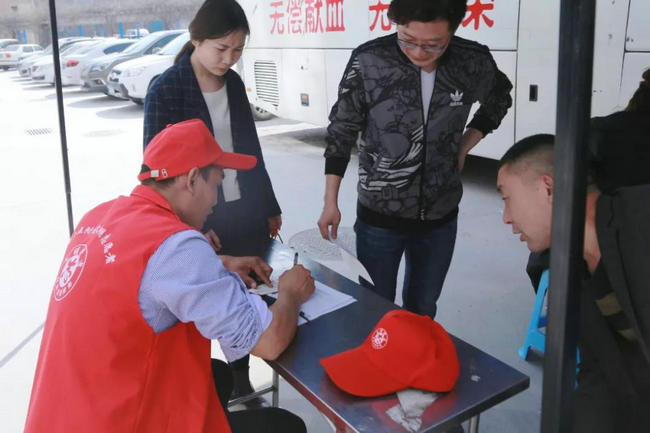 郑州大学五附院进一步落实“亮争”活动精神 组织开展义务献血