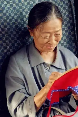 缅怀老艺术家张少华：从穷人家的孩子到老戏骨，她的75年堪称传奇