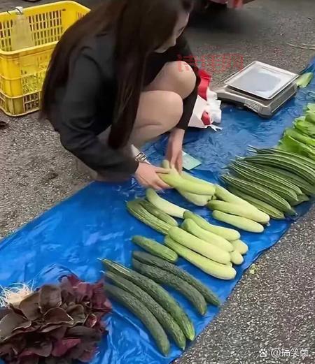女子买菜拍照后扔掉
