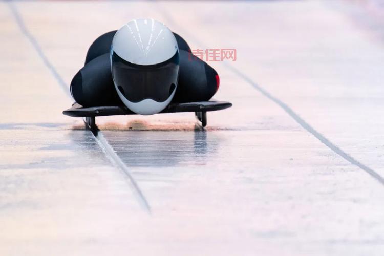 冰雪健儿高光时刻回顾，荣耀与感动并存！