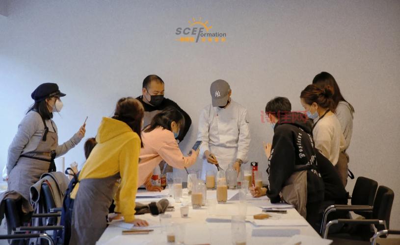 课上发奶茶查出逃课学生，新婚老师这操作亮了！