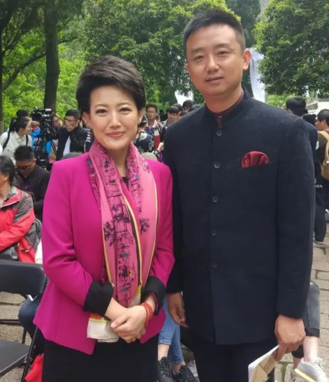 央视主播梁艳：从山东小城走出来的著名主持人，为何51岁仍单身