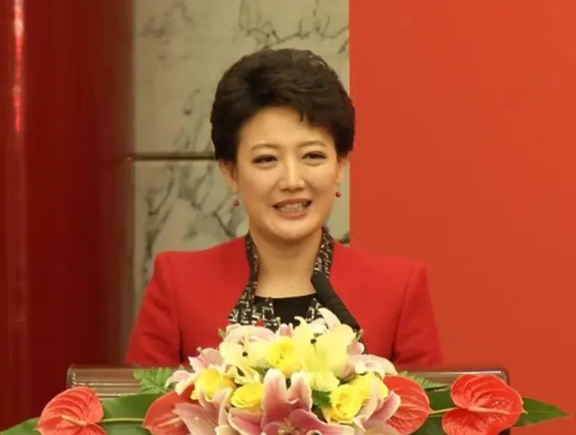 央视主播梁艳：从山东小城走出来的著名主持人，为何51岁仍单身