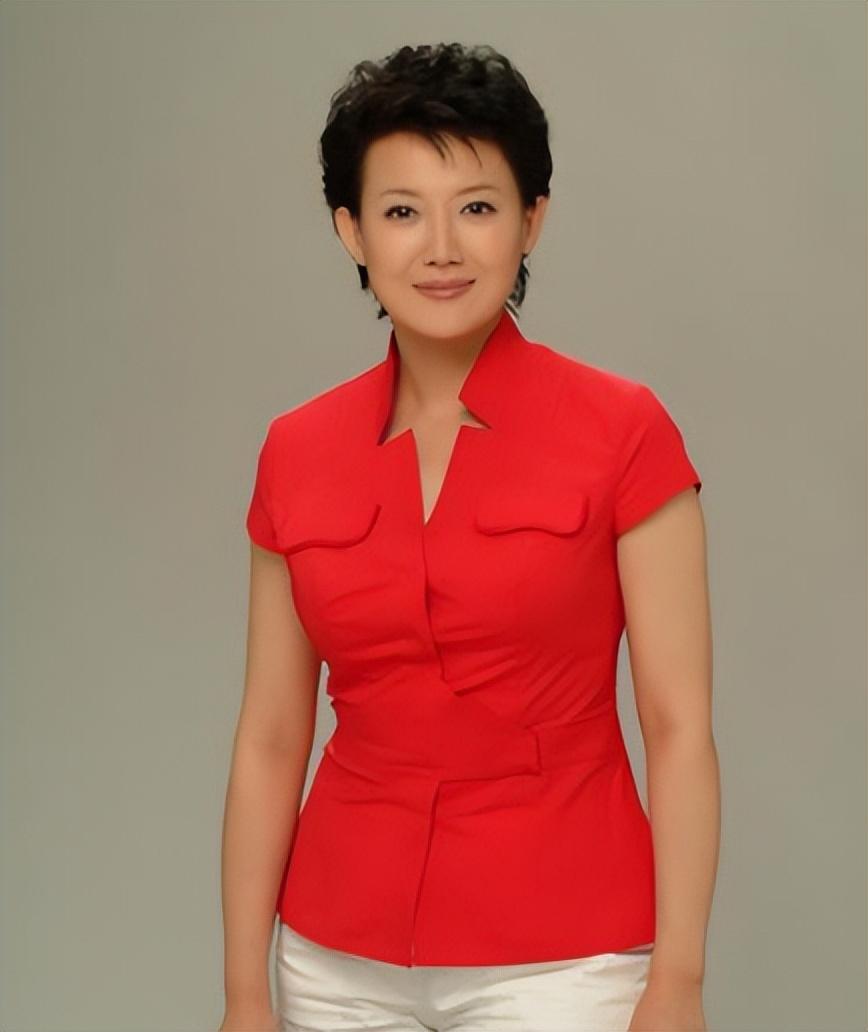 央视主持人梁艳：50岁不结婚不谈恋爱，她到底在追求什么？