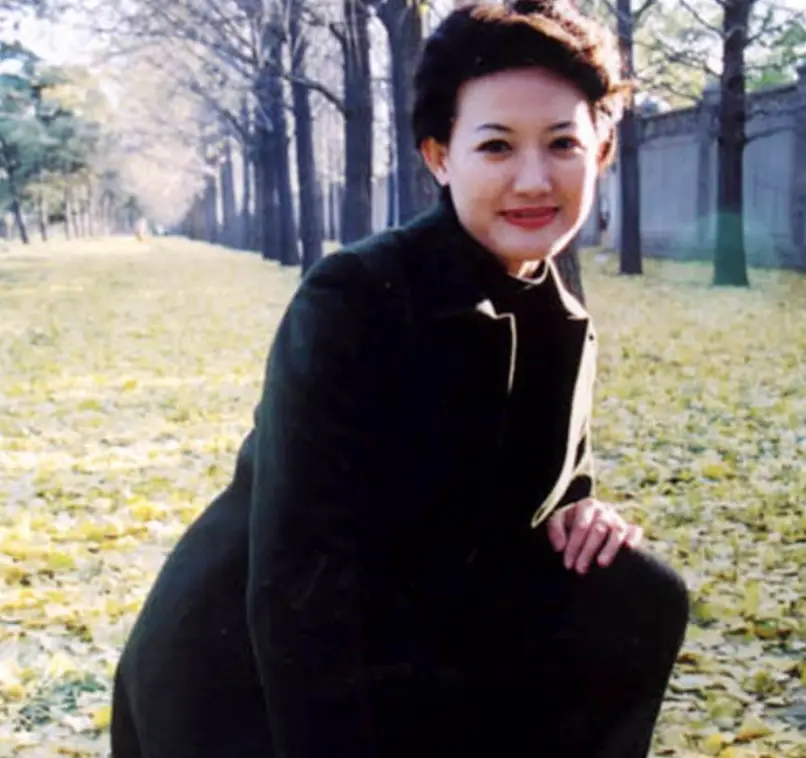 央视主持人梁艳：50岁不结婚不谈恋爱，她到底在追求什么？