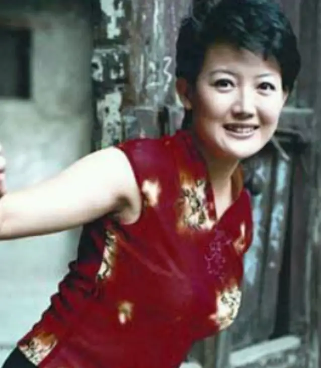 央视主持人梁艳：50岁不结婚不谈恋爱，她到底在追求什么？