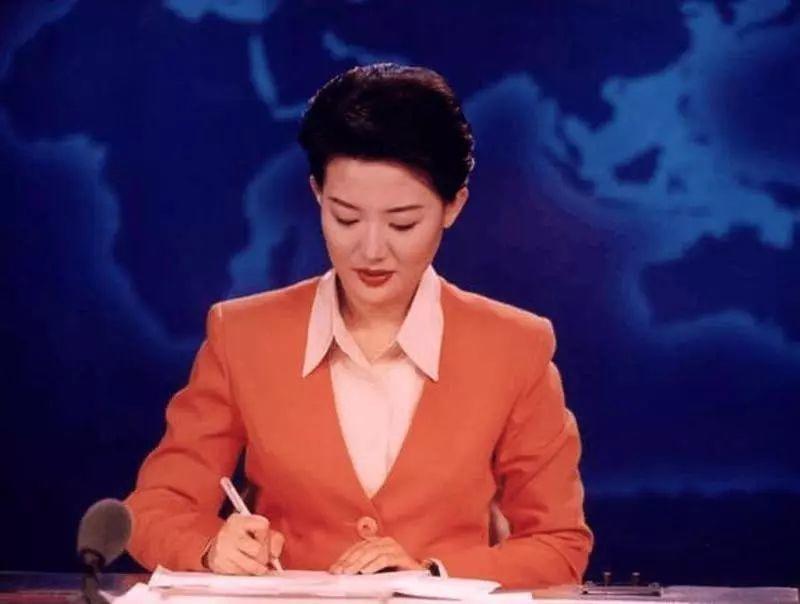 央视主持人梁艳：50岁不结婚不谈恋爱，她到底在追求什么？