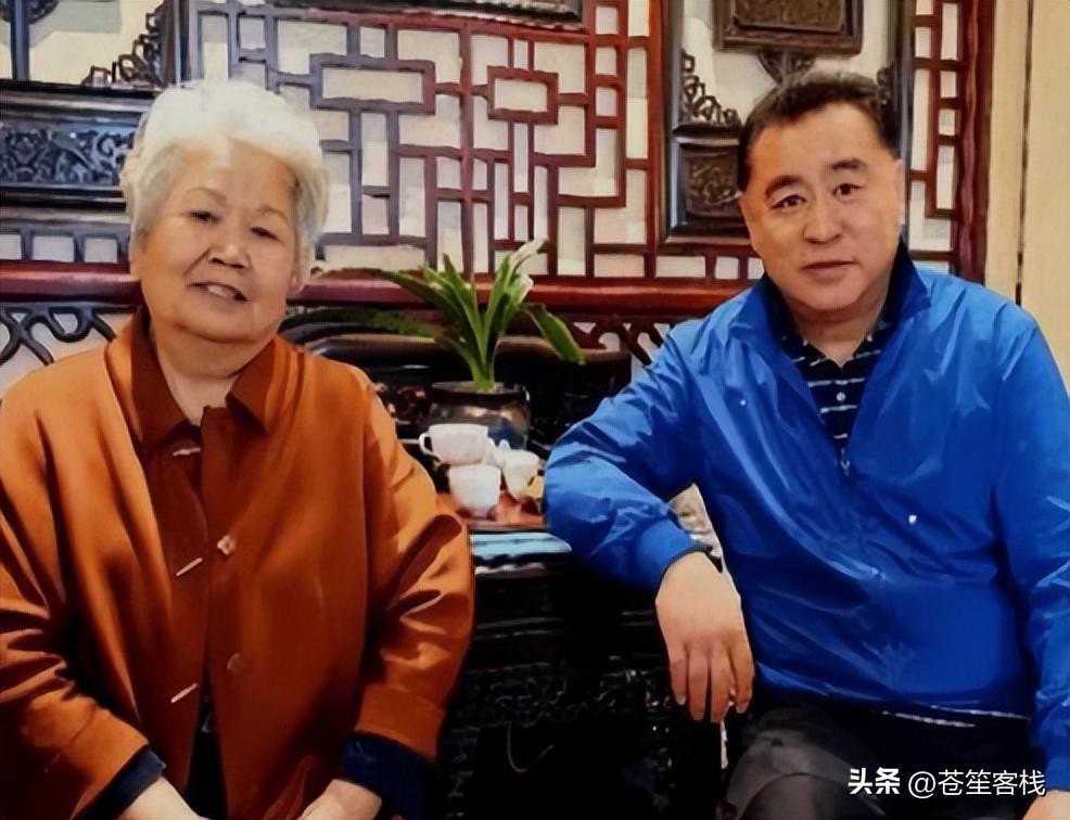 邢质斌近照，变化太大，网友：我的天呐！成白发苍苍的老太太了啊