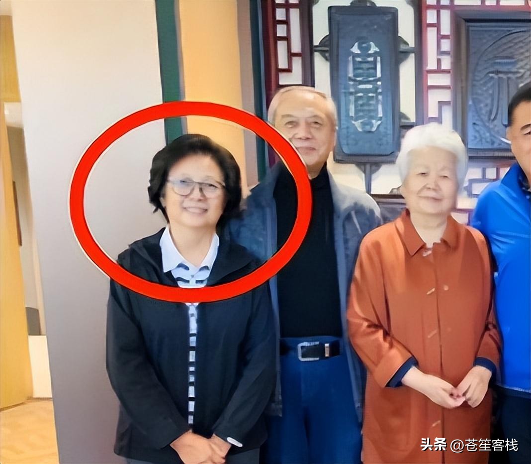 邢质斌近照，变化太大，网友：我的天呐！成白发苍苍的老太太了啊