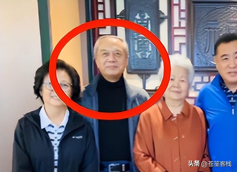 邢质斌近照，变化太大，网友：我的天呐！成白发苍苍的老太太了啊