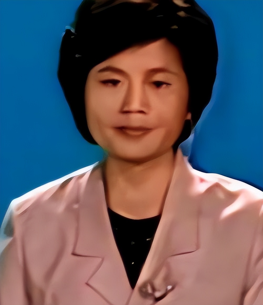 邢质斌近照，变化太大，网友：我的天呐！成白发苍苍的老太太了啊