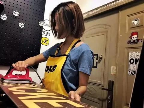 24岁女大学生在天门山翼装飞行遇难，网友热议：是否考虑过父母？