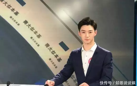 准00后主播首进央视新闻主桌！毕业拿铁饭碗，背景遭网友深扒