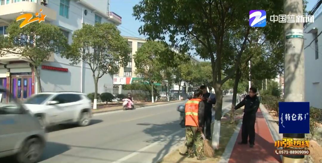 小车猛烈撞击，环卫大爷小碎步淡定躲过