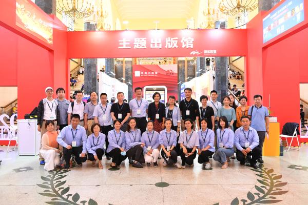 新闻业出版业缺什么人才？投身上海新闻出版职业教育5年来，这位校长步履不停