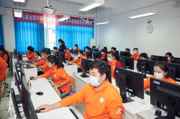 新闻业出版业缺什么人才？投身上海新闻出版职业教育5年来，这位校长步履不停