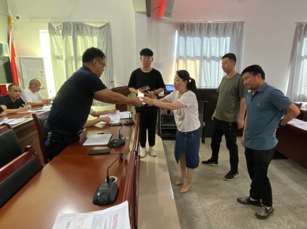 亮身份 树模范 创新绩——莲花寺镇举行“党员示范岗”集中授牌仪式