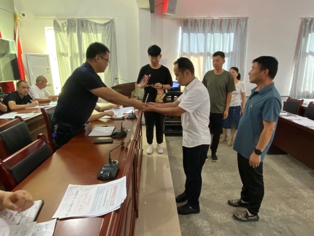 亮身份 树模范 创新绩——莲花寺镇举行“党员示范岗”集中授牌仪式