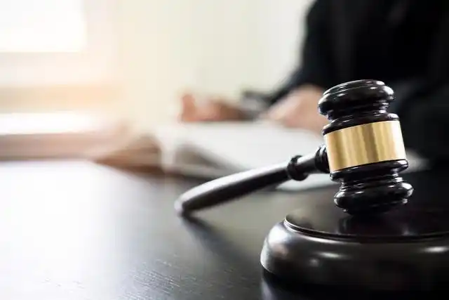 4次送医3次被父接回，石家庄女婴坠楼事件已立案，看“法律伞”如何保护“稚嫩的她”