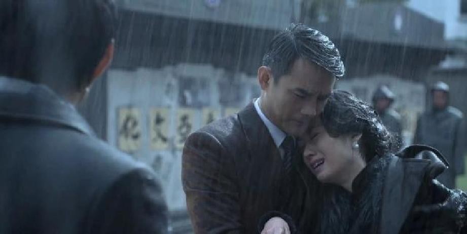 《伪装者》：明镜至死不知，同是明家人，明堂的身份比明楼还复杂