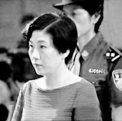 “土地奶奶”女贪官罗亚平敛财6000万一审被判死刑