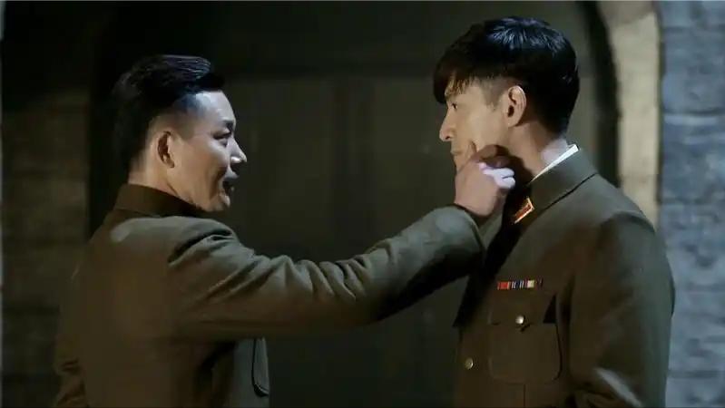 三看《伪装者》：才懂为何明楼的一句话，会吓得明台“连连后退”