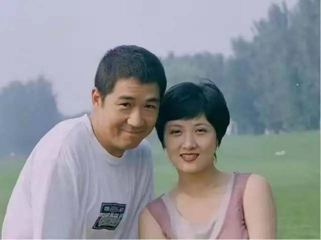 张国立与罗秀春离婚34年：他再婚有烦恼，她至今单身牵挂儿子