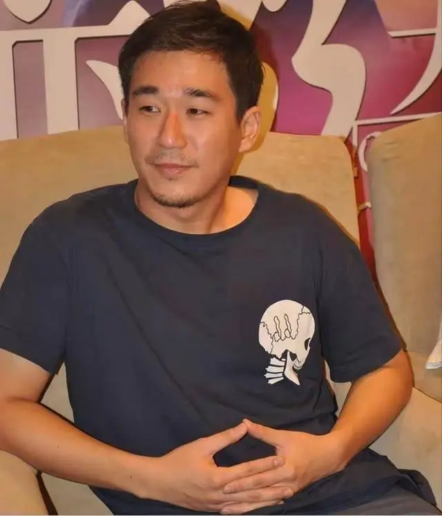 张国立与罗秀春离婚34年：他再婚有烦恼，她至今单身牵挂儿子