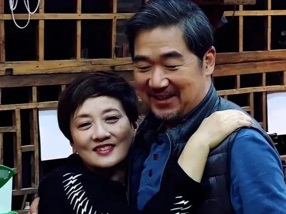 定居泰国的张默高调到让父亲张国立也无能为力了！