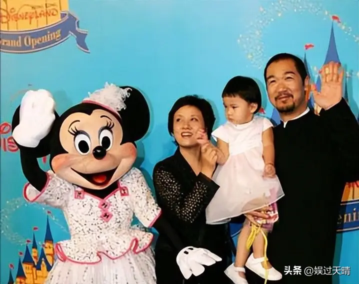 离婚成68岁邓婕心头痛，继子张默失望，养女逐渐像丈夫