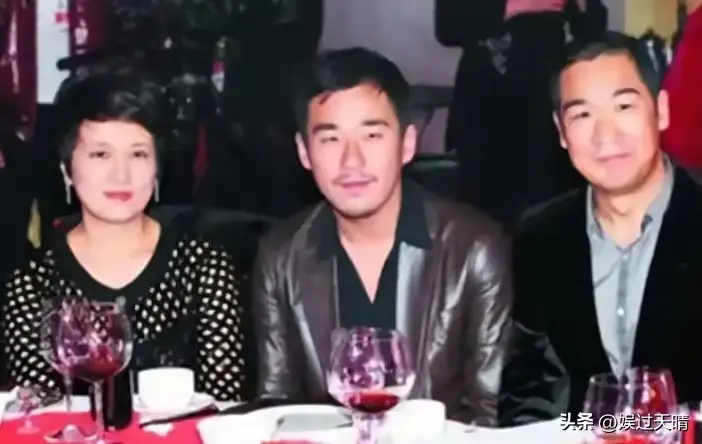 离婚成68岁邓婕心头痛，继子张默失望，养女逐渐像丈夫