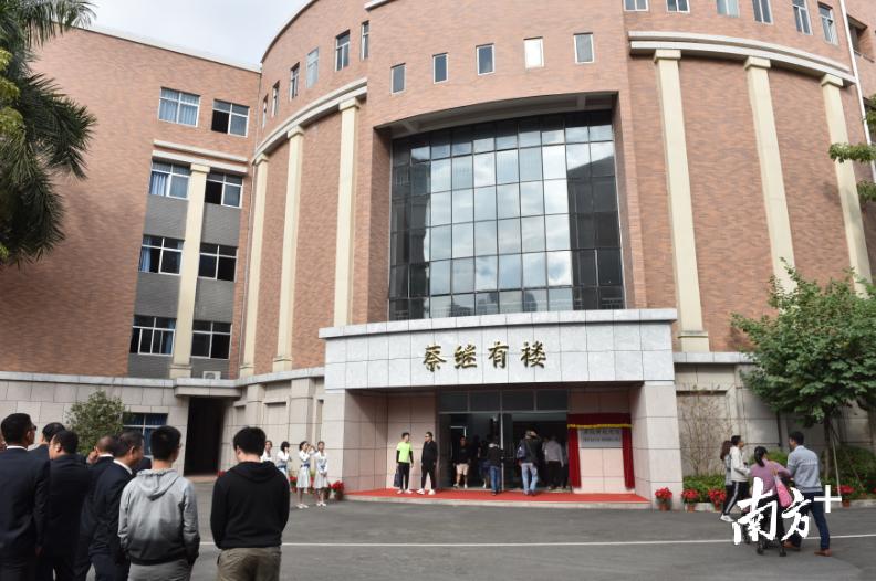 生日快乐！华侨中学建校65周年，校友齐聚迎校庆