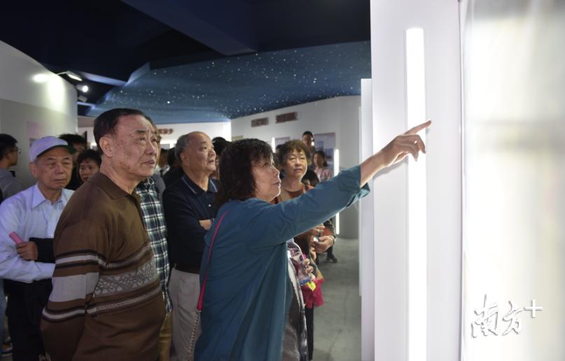 生日快乐！华侨中学建校65周年，校友齐聚迎校庆