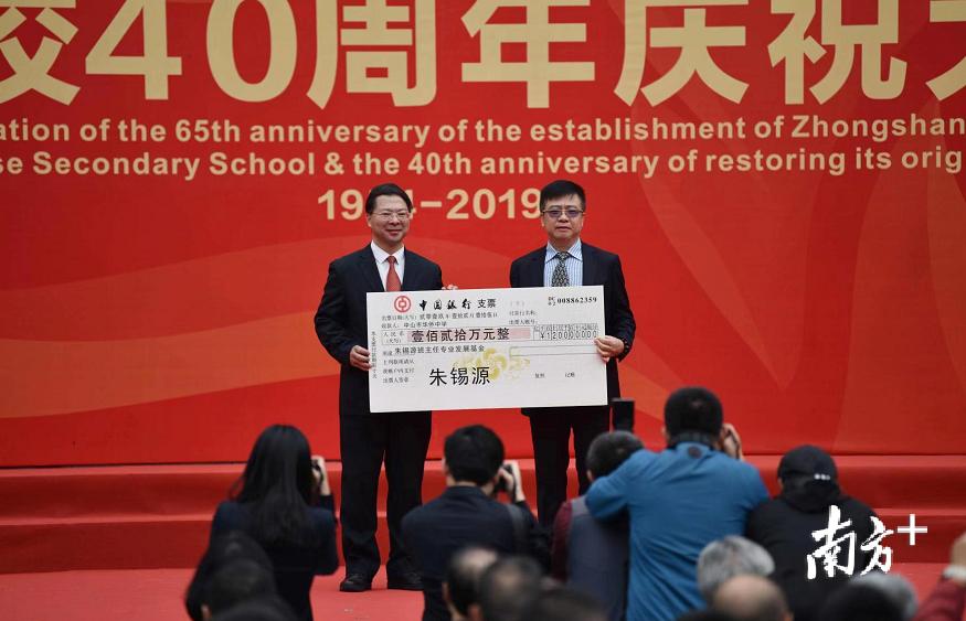 生日快乐！华侨中学建校65周年，校友齐聚迎校庆