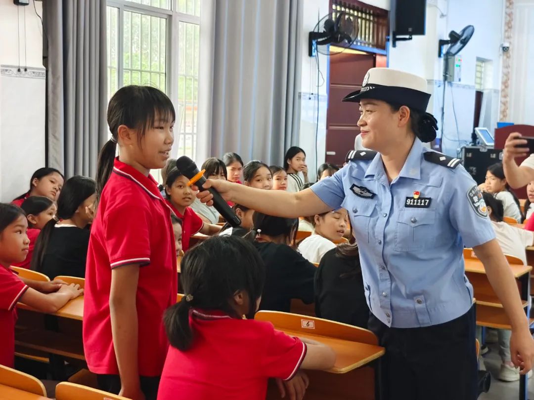【八桂家教直通车】筑牢青春防护墙！马山县妇联这场女生自我保护课堂超“硬核”