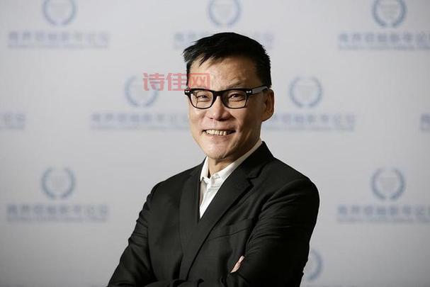 李国庆摔杯