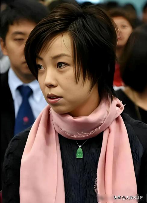 恩爱了16年，44岁张怡宁正绚烂如花，大20岁的丈夫徐威却衰老萎缩