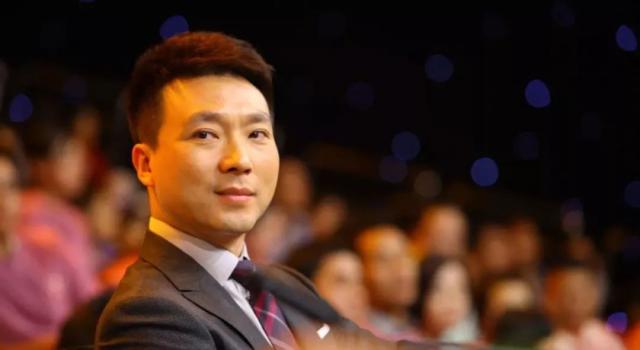 “央视boys”横空出道，年轻时候帅到犯规，这样的新闻主播你看吗
