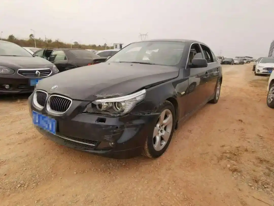买二手豪车专“碰”公交车？逮捕！