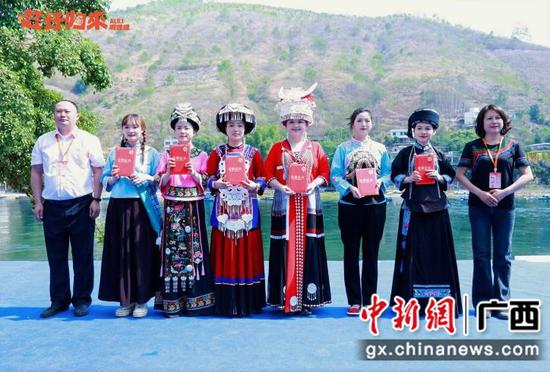 广西隆林各族自治县第二届“啊哩哩”赶圩文化活动开幕