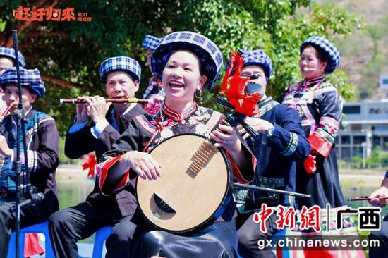 广西隆林各族自治县第二届“啊哩哩”赶圩文化活动开幕