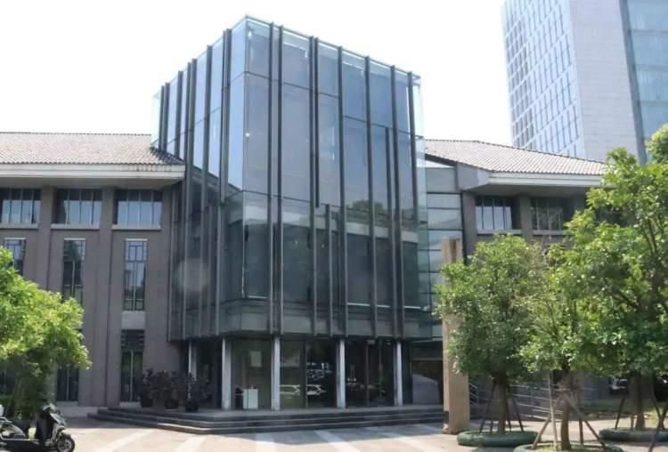 大学校园迎来暑期“访客”，他们到这里是因为……