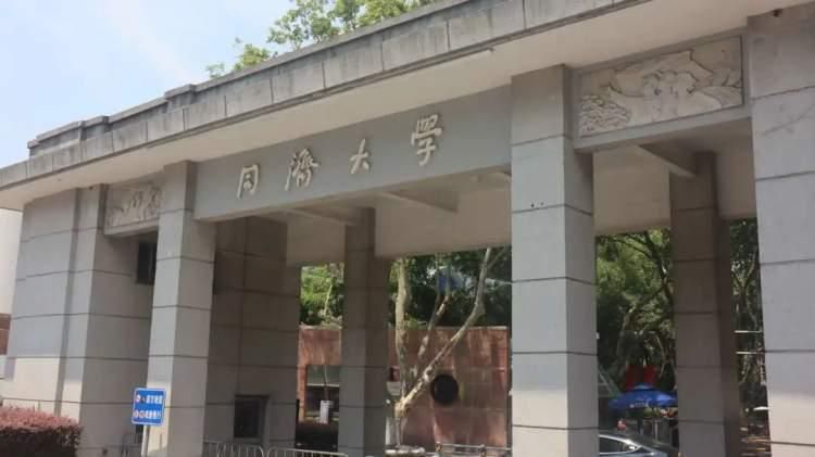 大学校园迎来暑期“访客”，他们到这里是因为……